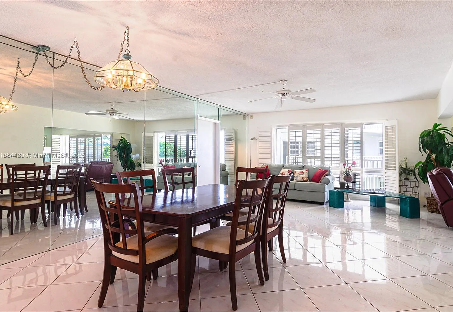 2 bed, 2.0 bath, 1300 sqft, $4,000 — Photo 3