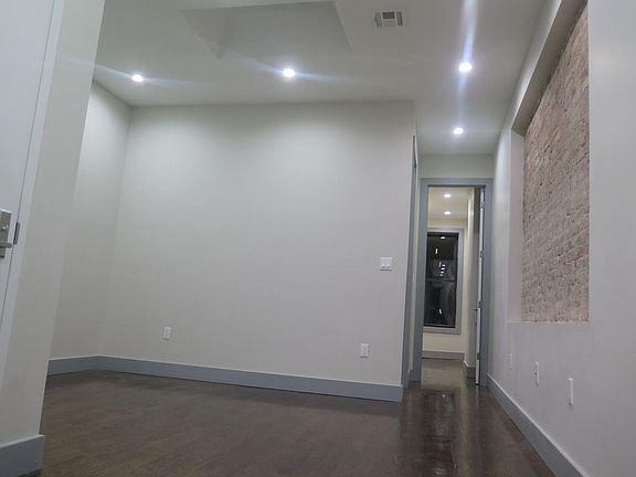 2nd image of 261 Stanhope St #2D