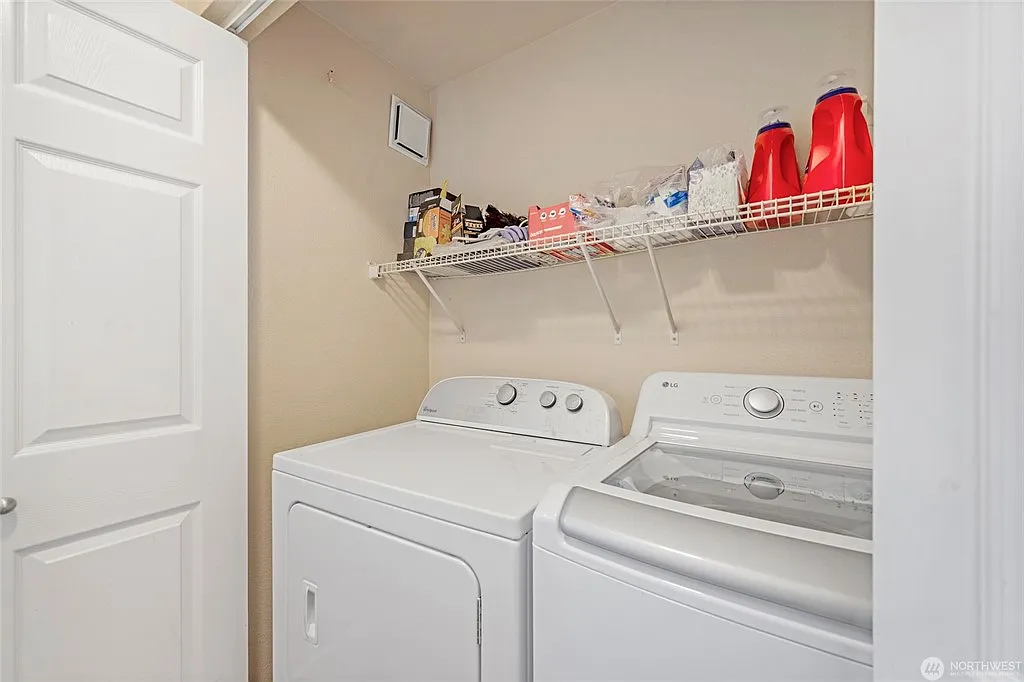 Kirkland Springs Condo — Photo 3