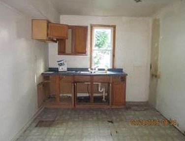 3rd image of 4511 Hamilton Ave