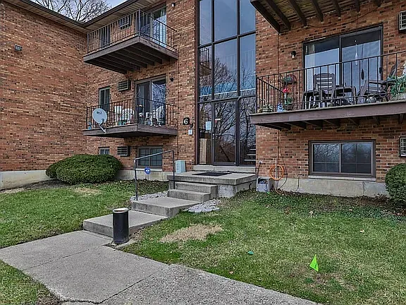 6 Camelot Ct #13 — Photo 2