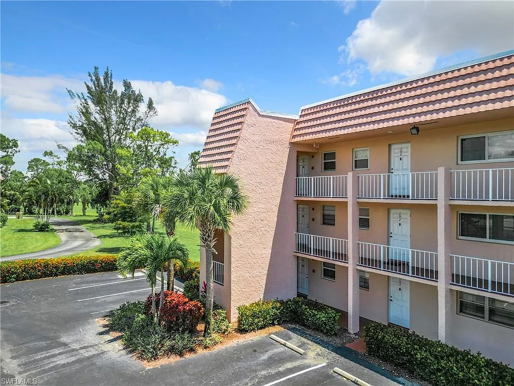 2 bed, 2.0 bath, 842 sqft, $3,200 — Photo 3