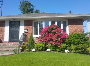 5720 263rd St, Little Neck, NY