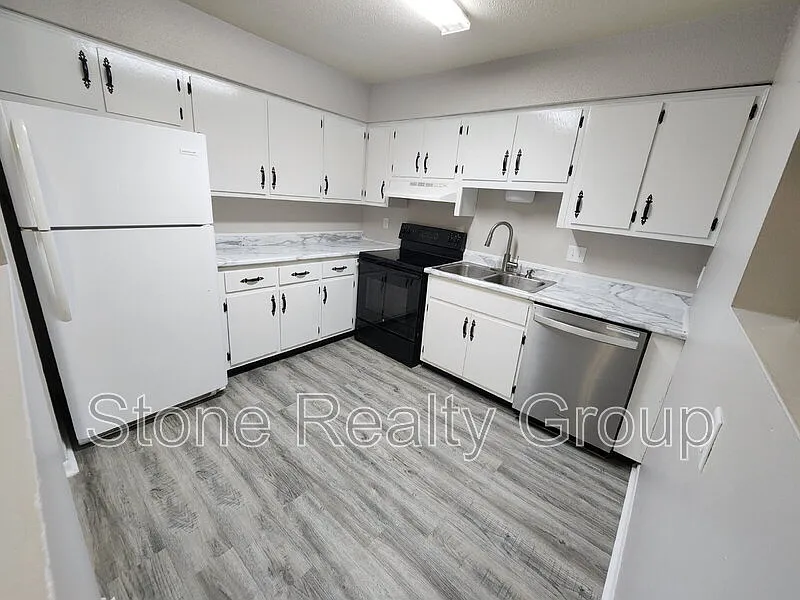 2 bed, 1.5 bath, $950 — Photo 4