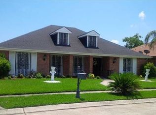 6818 Lake Willow Dr, New Orleans, LA 70126
