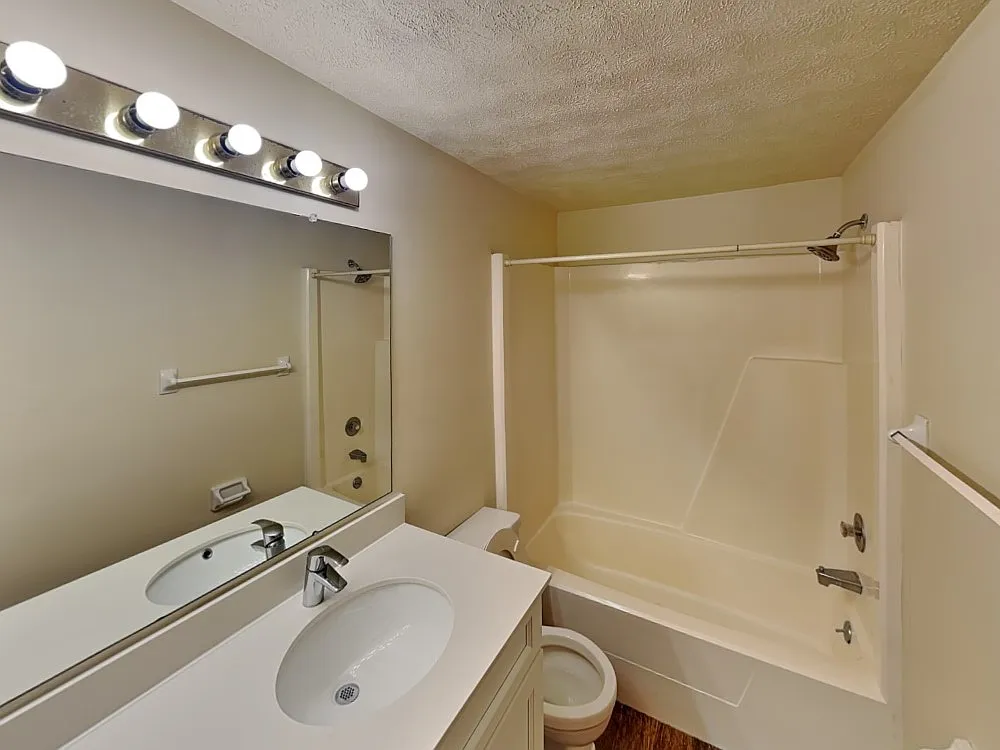 4 bed, 1800 sqft, $2,740 — Photo 2