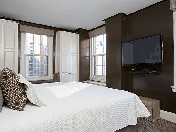 3rd image of 447 E 57th St APT 10B