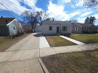 1810 11th Ave S, Fargo, ND 58103
