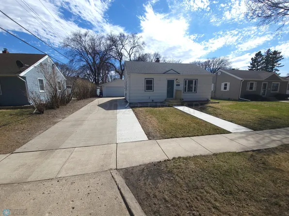 1810 11th Ave S, Fargo, ND 58103