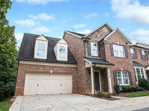 720 English Tudor Ln, Charlotte, NC 28211