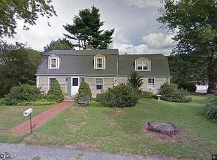 4 Center Rd, Niantic, CT 06357
