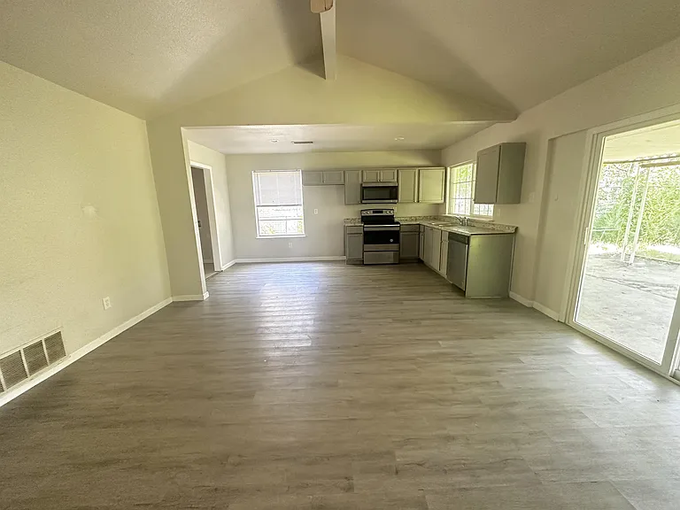1554 Willowbrook St — Photo 6