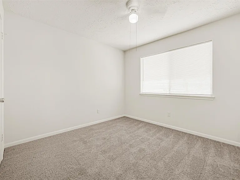 4910 Brownfields Ct — Photo 17