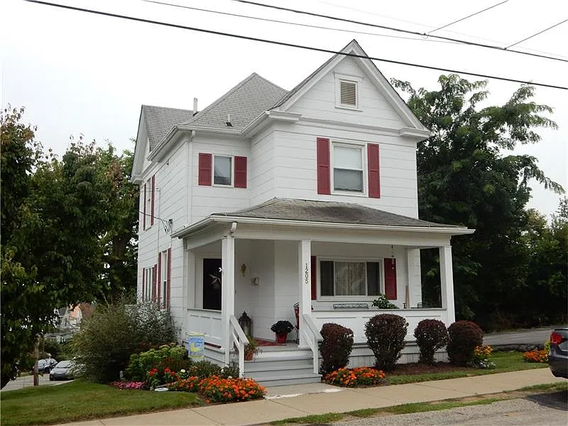 1205 Summerlea Ave photo 1