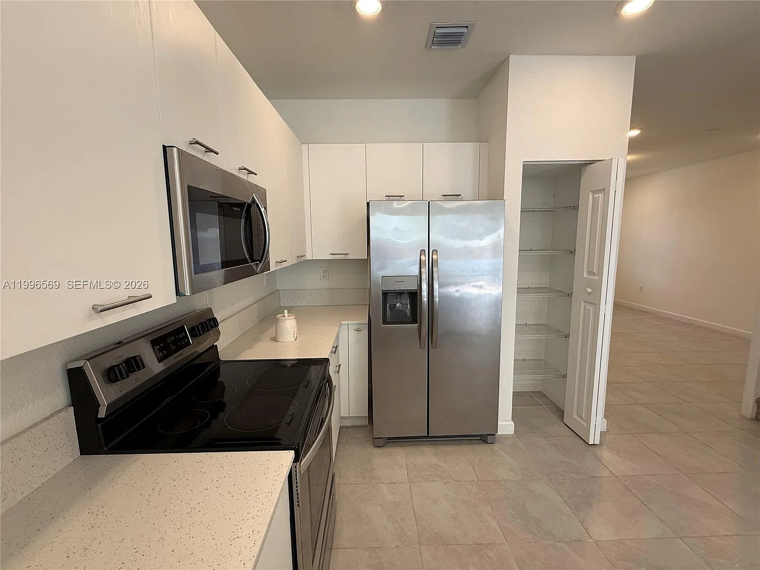 4 bed, 1820 sqft, $4,500 — Photo 3