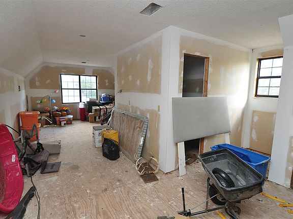 4th image of 9056 Highway 59 W