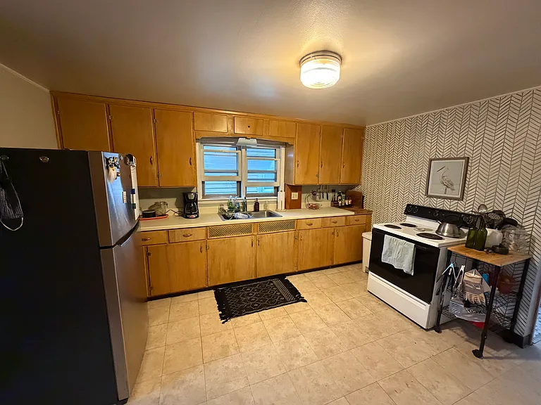 2231 E Bennett Ave — Photo 8