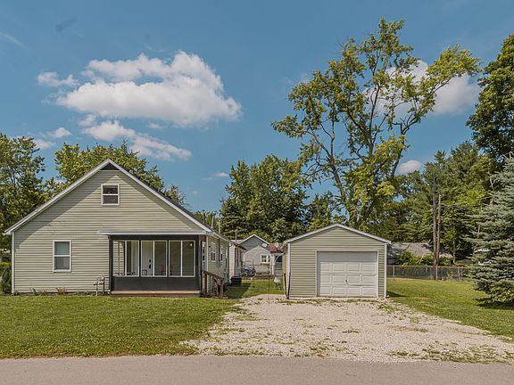 3rd image of 1928 S Meeker Ave