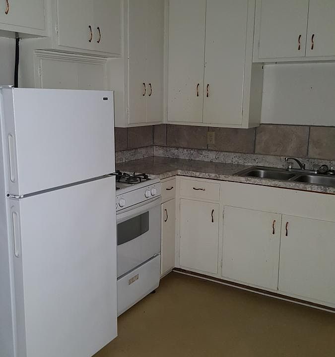 2nd image of 1815 Tyler St APT 1