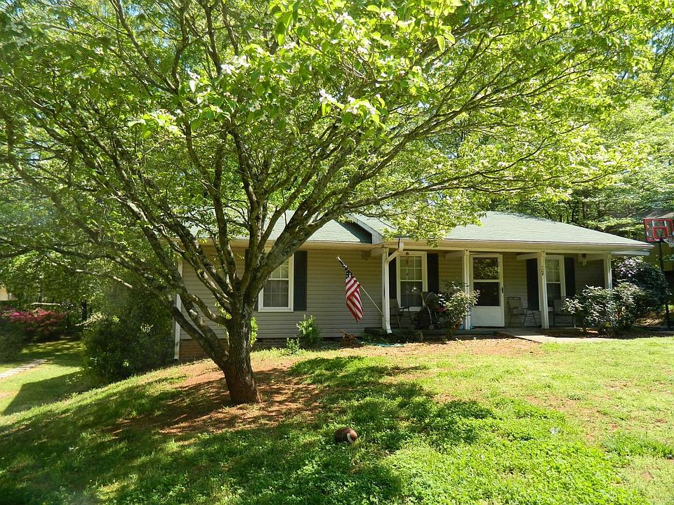 2nd image of 108 Briar Ln