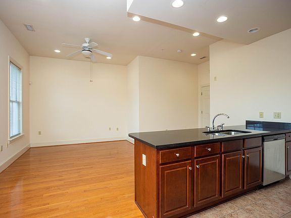 5th image of 1320 W Cary St Suite 1F