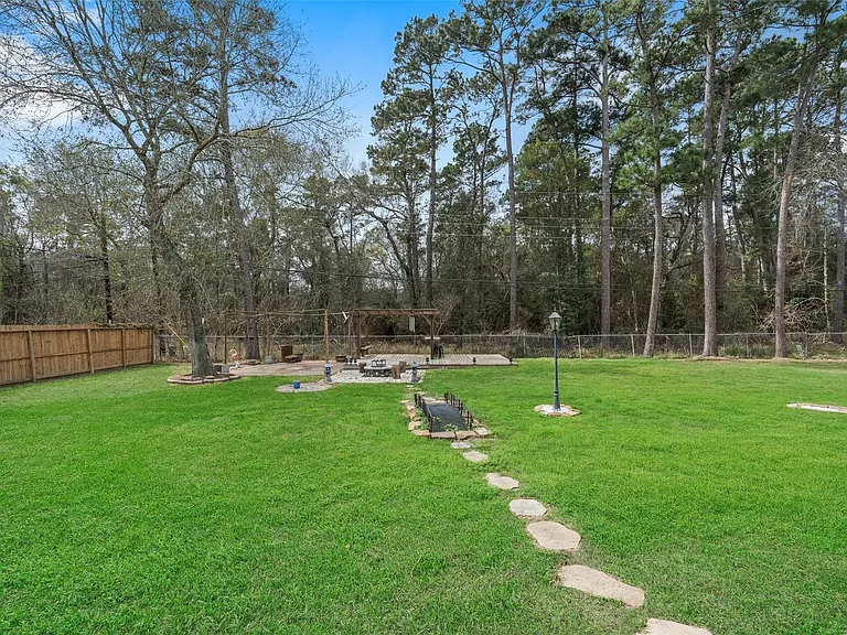 2438 Ripplewood Dr — Photo 29