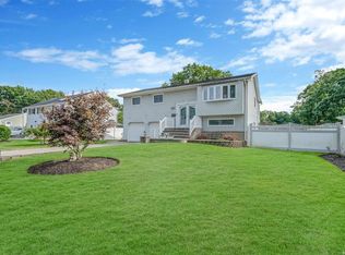 42 W Willow St, Brentwood, NY 11717