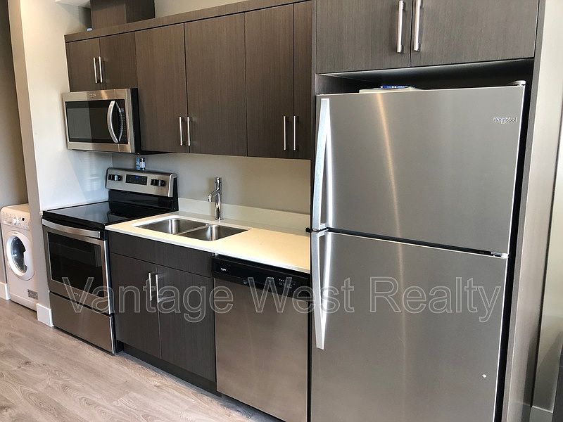 1st image of 925 Leon Ave #330