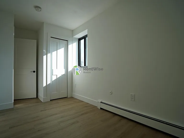 742 E 6th St #3 — Photo 8