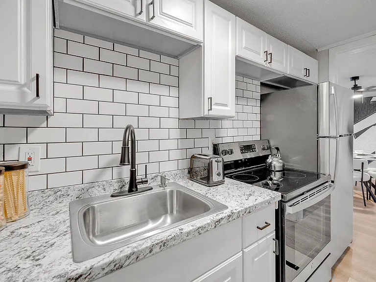 Palm Harbor Villas — Photo 1