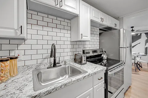 Palm Harbor Villas Photo 1