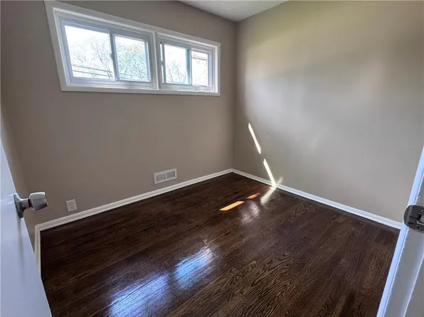 10803 Blue Ridge Blvd, Kansas City, MO 64134