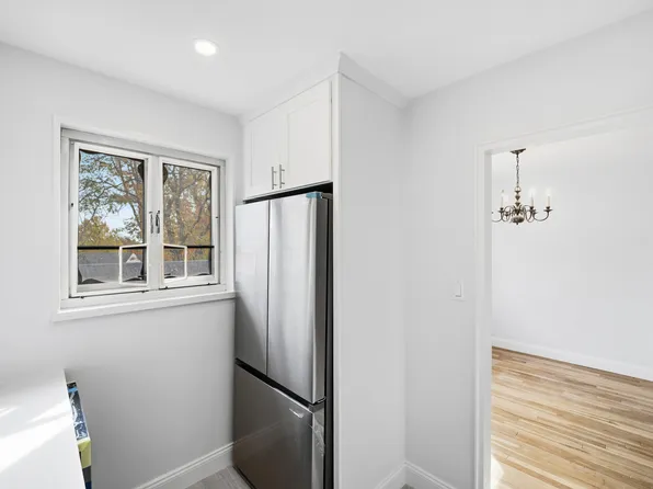 228-08 Stronghurst Avenue image 10 of 20