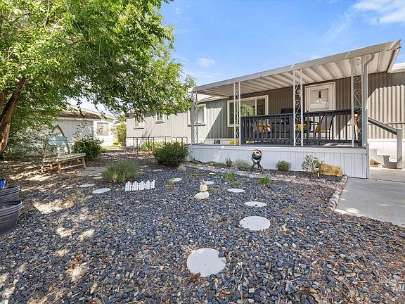3rd image of 5573 Fairfax Ln