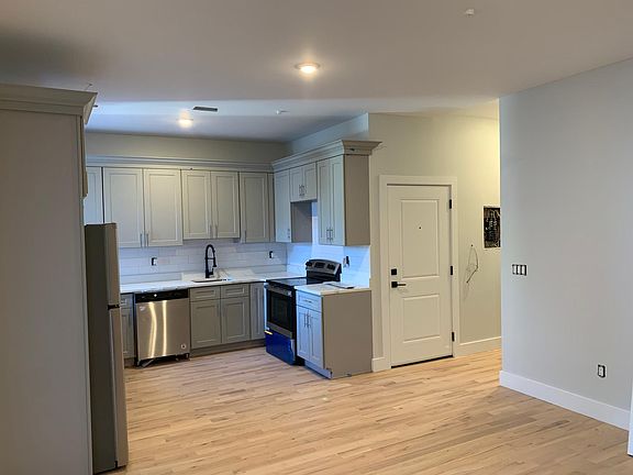3rd image of 104 Fleming Ave #201