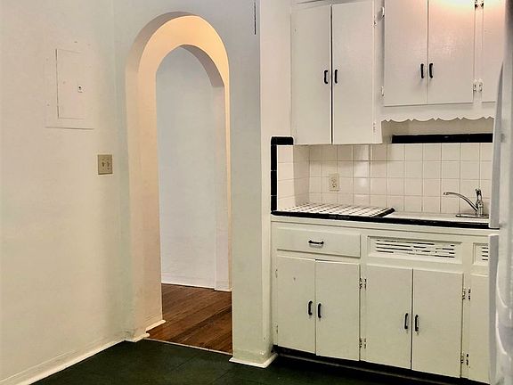 5th image of 1598 NE 33rd St