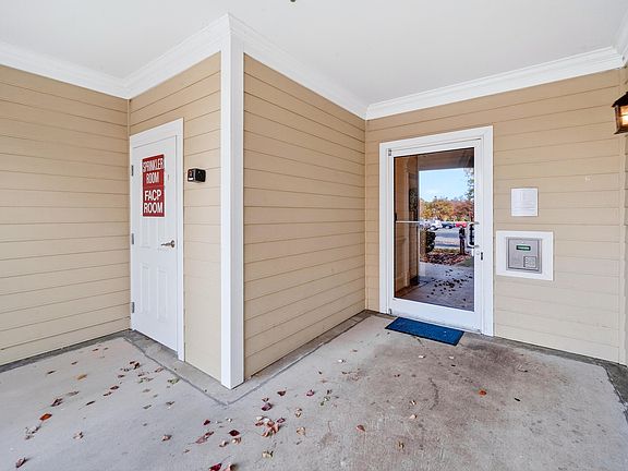 4th image of 412 Waterford Lake Dr