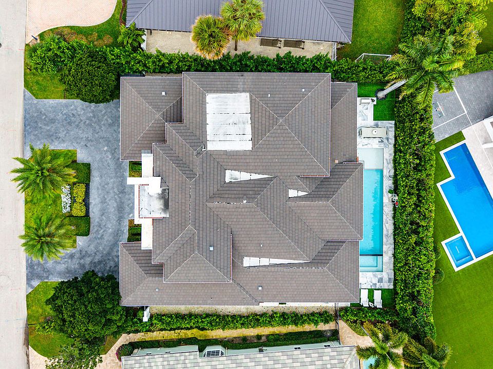 2nd image of 2424 Queen Palm Road