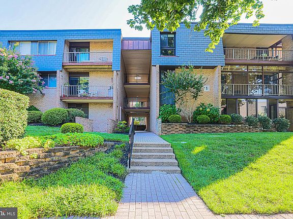 5th image of 1 Stonehenge Cir APT 9