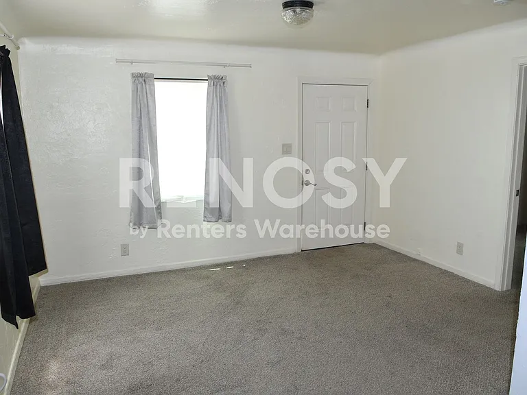 2532 E Adams St #8 — Photo 8