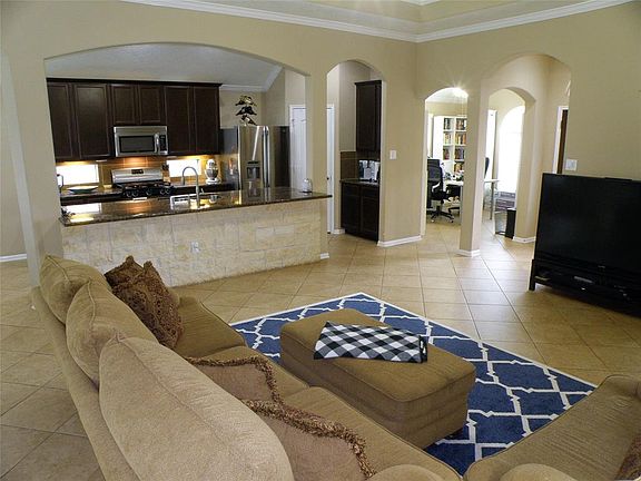 5th image of 4054 Basswood Dr