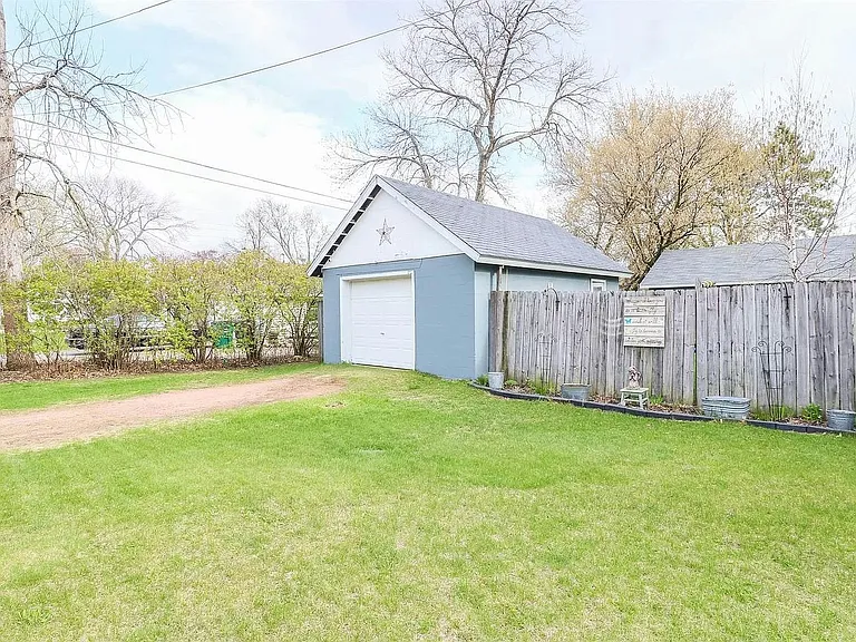 460 Spruce St — Photo 3