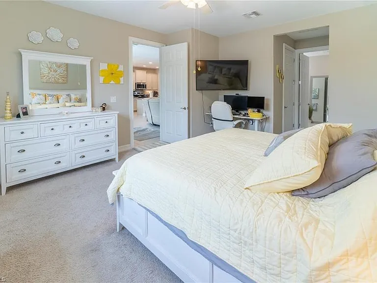 16366 Barclay Ct — Photo 14