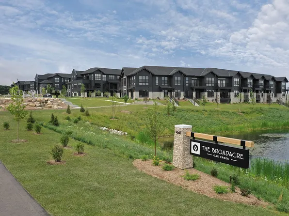 Broadacre Apartments, 9598 Clubhouse Way #B-308, Oak Creek, WI 53154