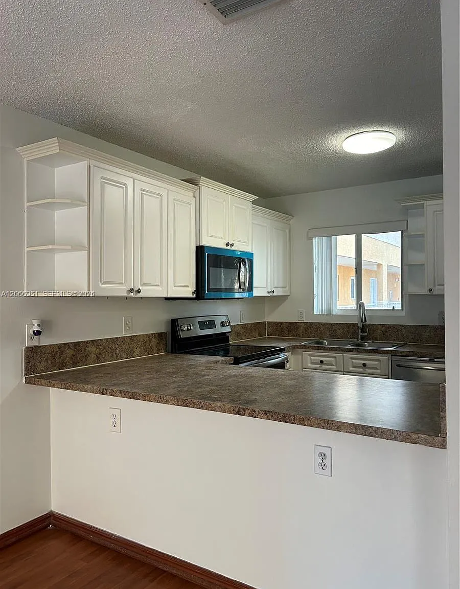 Paseo Real Condo — Photo 3