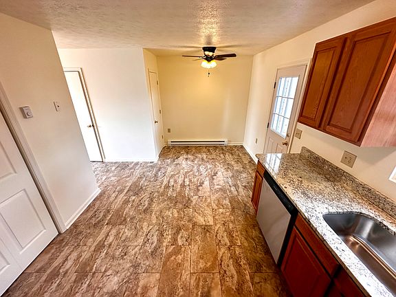 3rd image of 228 Nottoway Dr