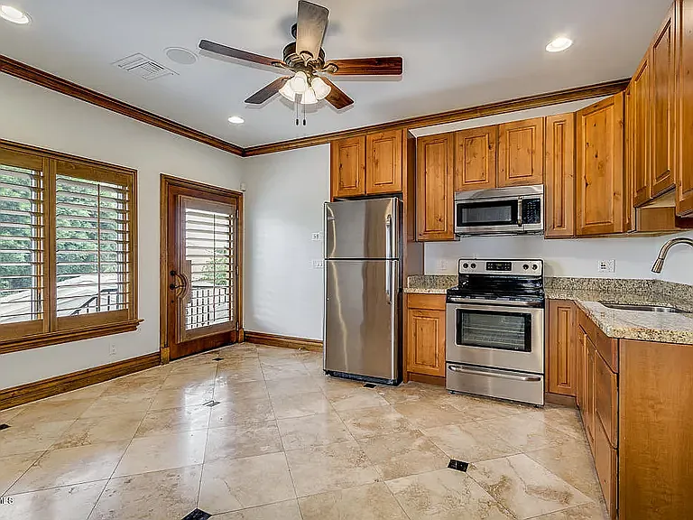 2542 E Melrose St — Photo 2