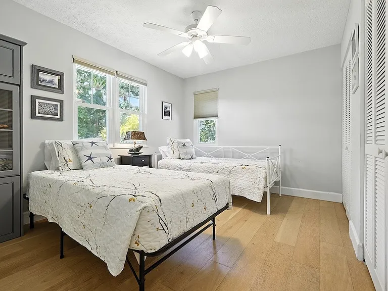 725 Acacia Rd — Photo 19