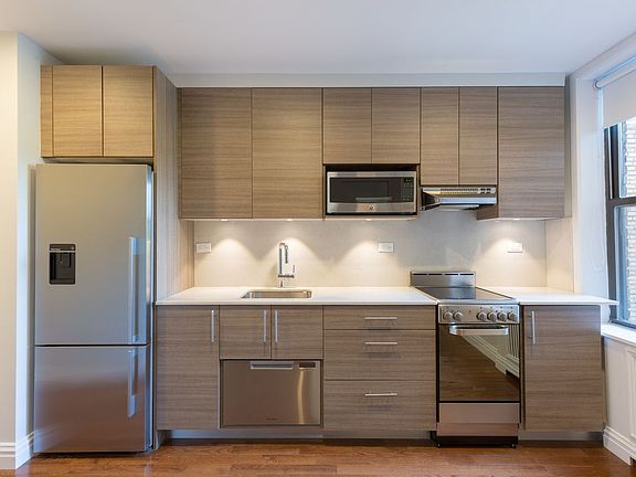 3rd image of 210 W 70th St APT 515