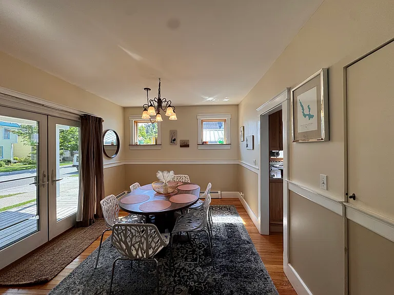 546 Webster St — Photo 7